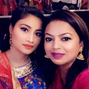 Meet your Posher, Razia